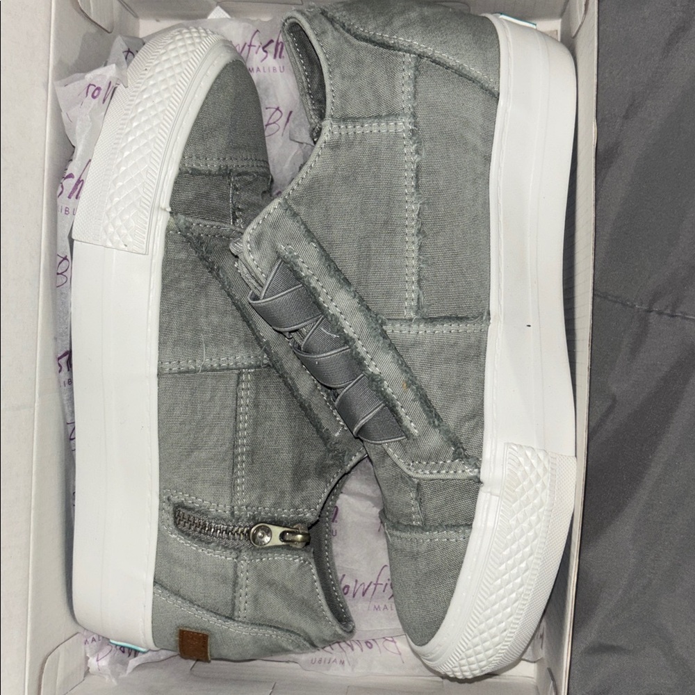 Gray Casual Sneakers with Zipper Detail Blowfish size 9.5 women’s - Picture 5 of 6